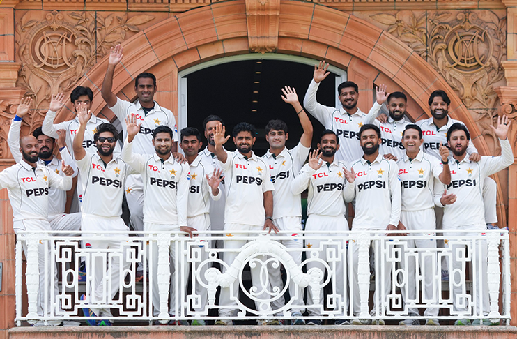 Pakistan drop seven players, replace coach for third Test