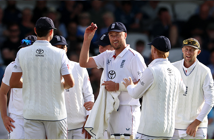 Robinson, Tongue five-wicket hauls skittle Pakistan for low total
