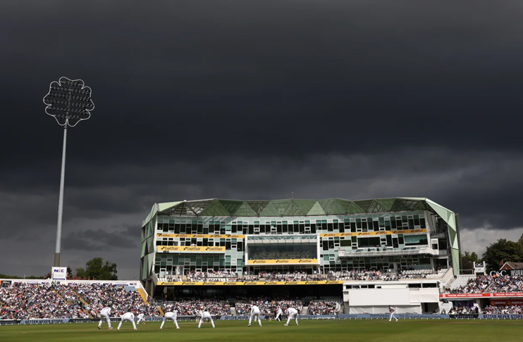 Rain brings early lunch in first England-Pakistan Test